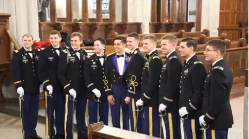 Γελάει με τα χάλια τους ο Βλαδίμηρος – Παντού μας τους πλασάρουν! Ομοφυλοφιλικός γάμος στο στρατό των ΗΠΑ – βίντεο